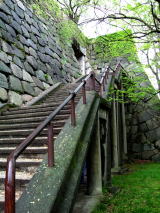 山里丸の地下道への階段