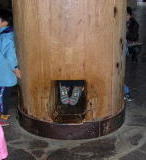 大仏殿の柱の穴