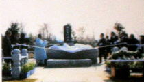 韓国に建立された王仁墓